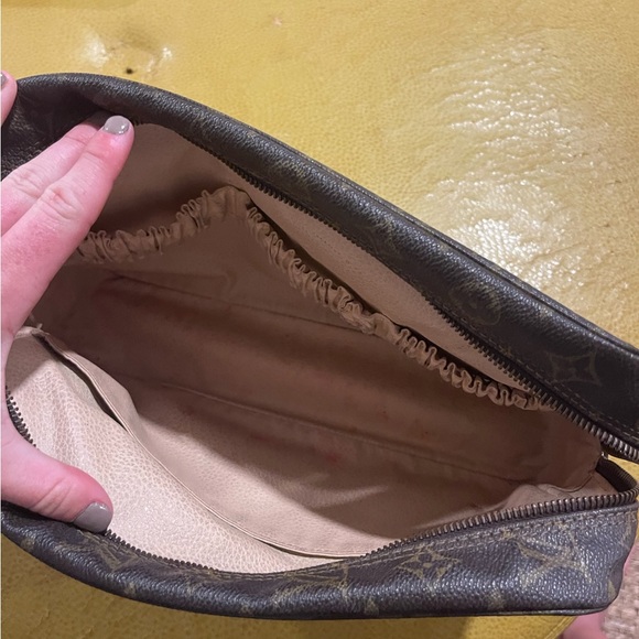 Vintage Louis Vuitton makeup bag - Picture 3 of 10